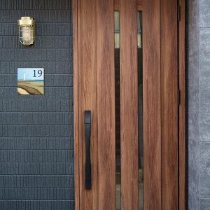 Plaque de maison Mme Bru - Julie Aoutin Graphisme & Illustration